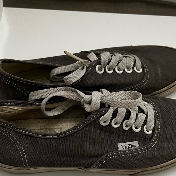 Vans - Picture 3 of 10